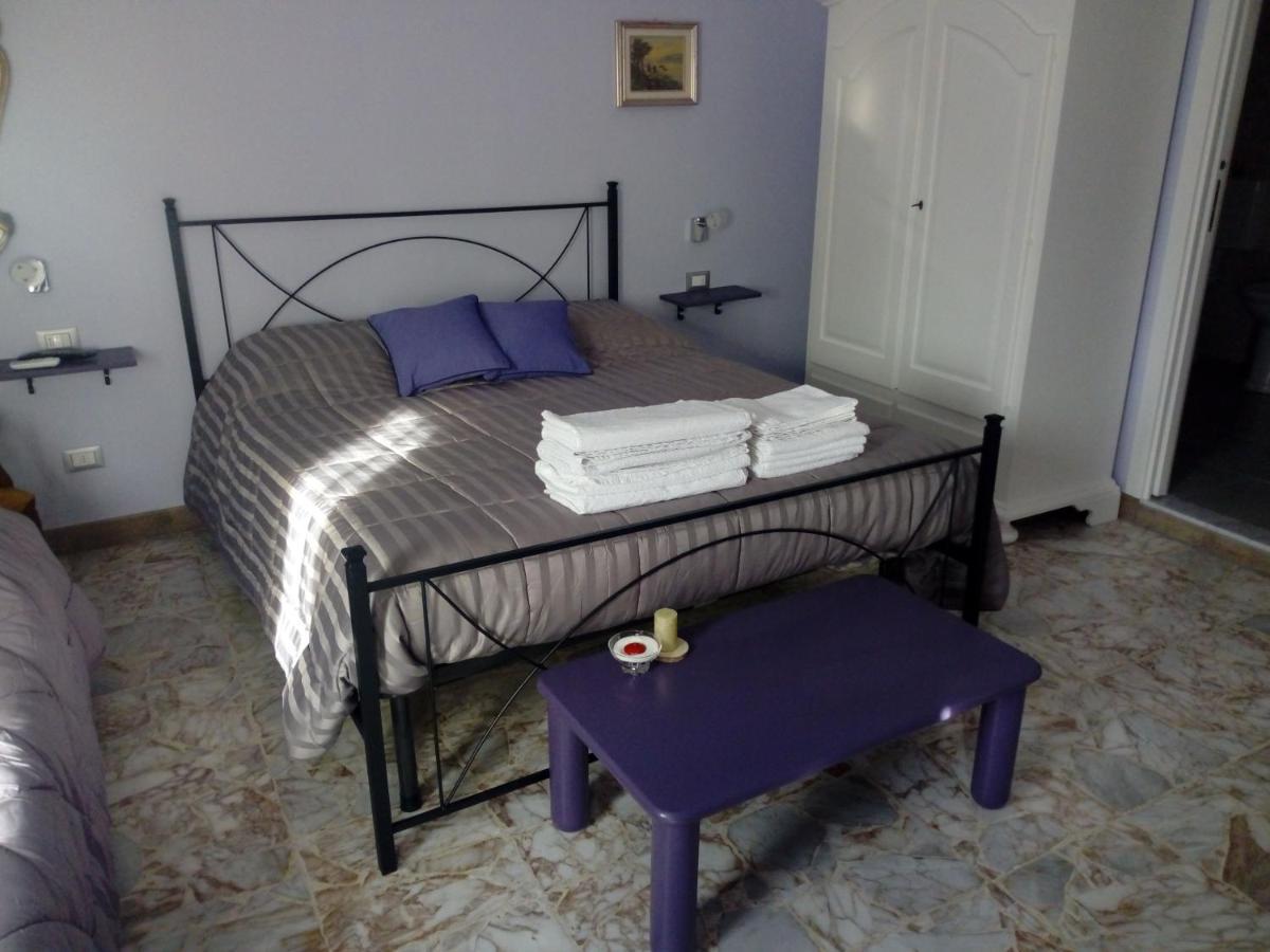B&B Mila E Nan Borghetto Santo Spirito Bagian luar foto