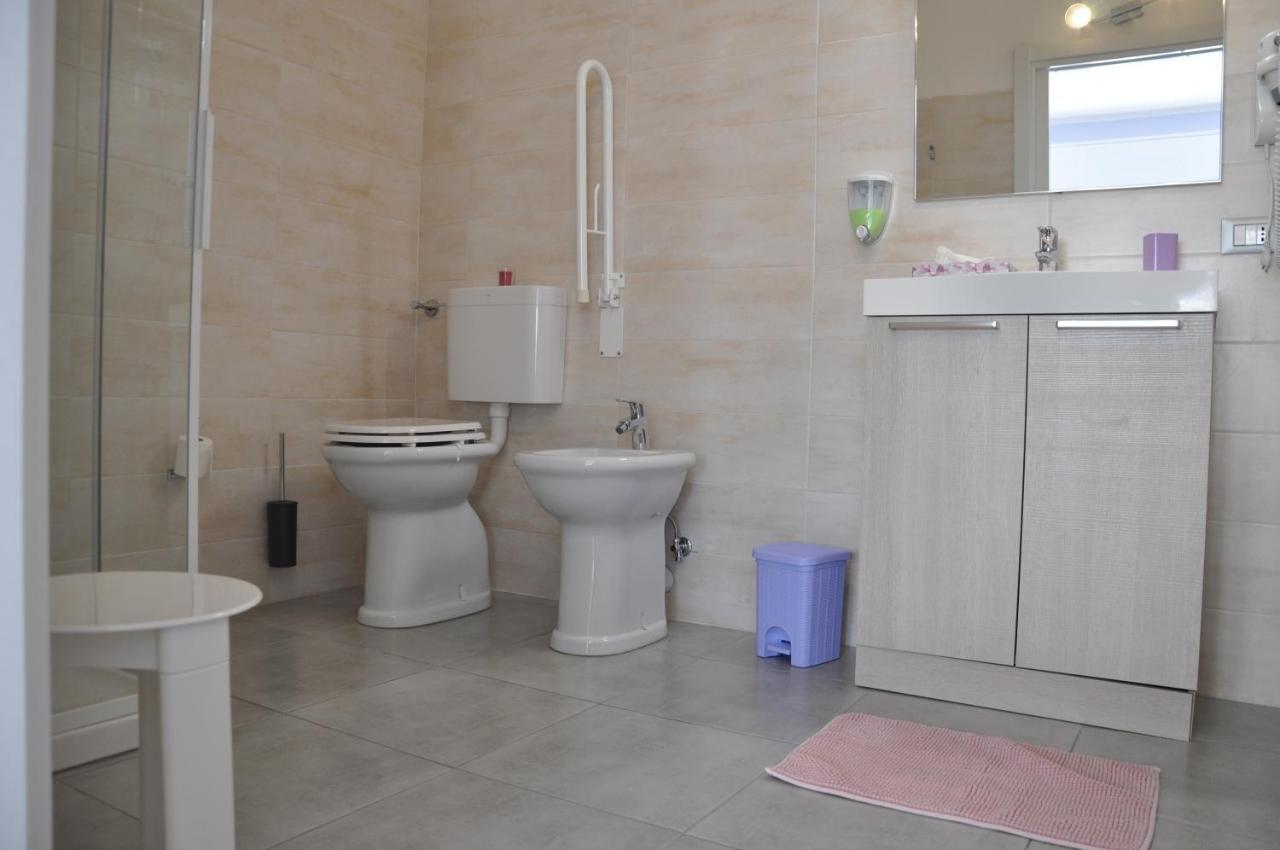 B&B Mila E Nan Borghetto Santo Spirito Bagian luar foto
