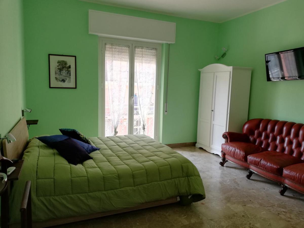B&B Mila E Nan Borghetto Santo Spirito Bagian luar foto