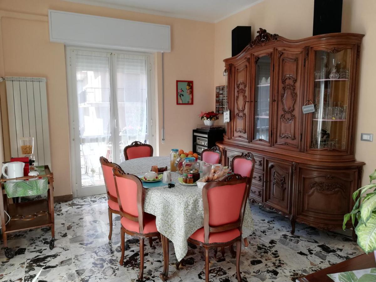 B&B Mila E Nan Borghetto Santo Spirito Bagian luar foto